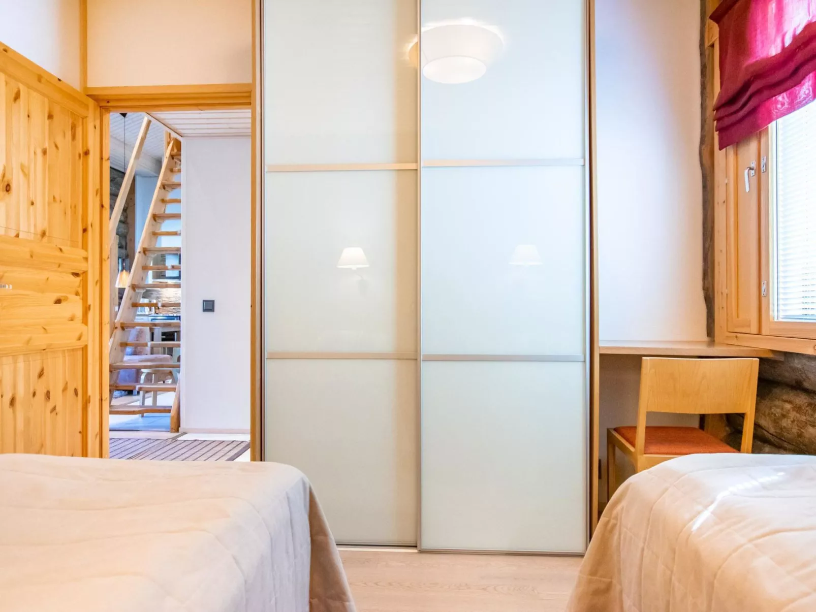 Nilikuru e 12-Inside