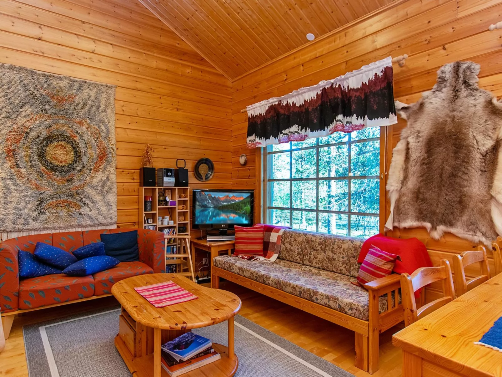 Kuksatie 7 a-Drinnen