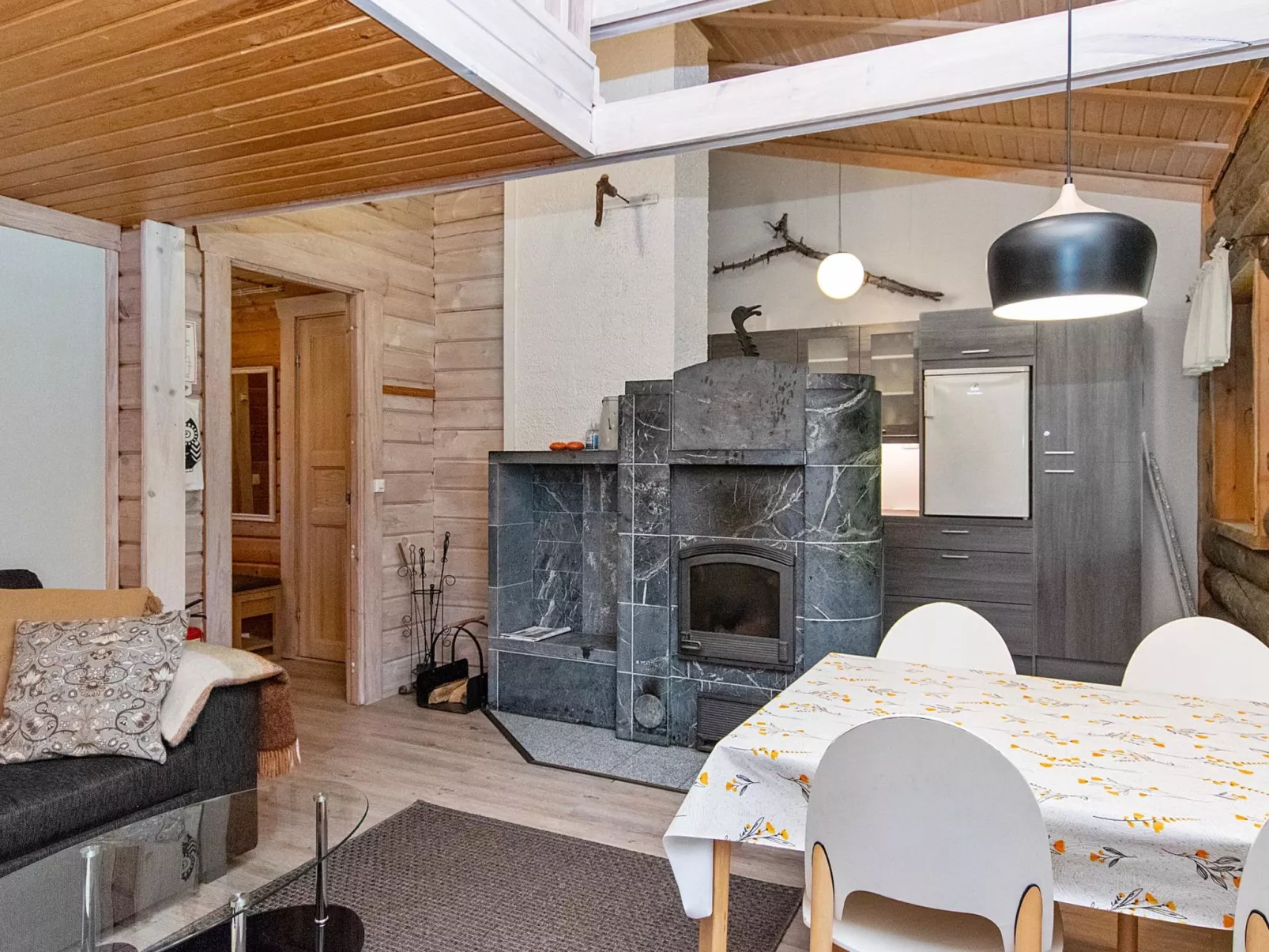 Pökkömaja b-Dedans