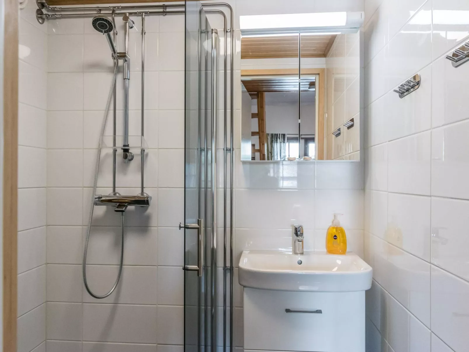 Saarihely b 9-Dedans