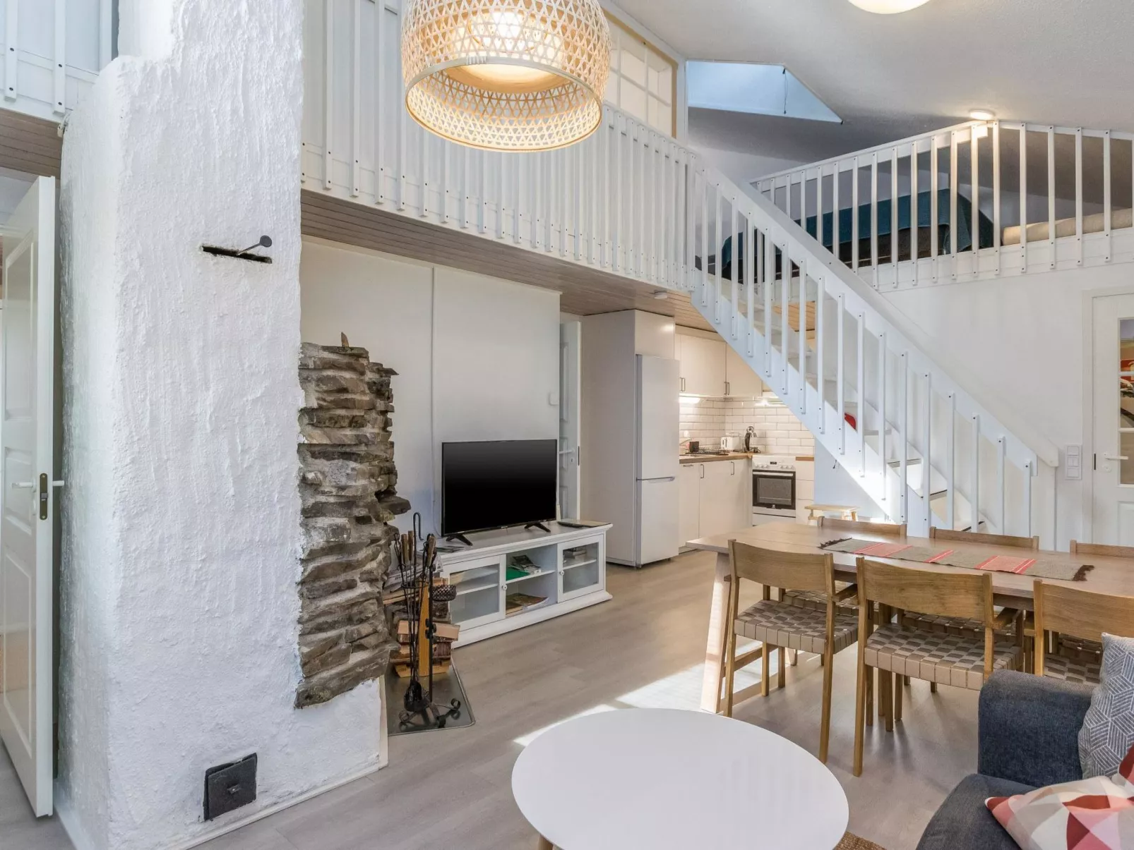 Saarihely a1-Drinnen