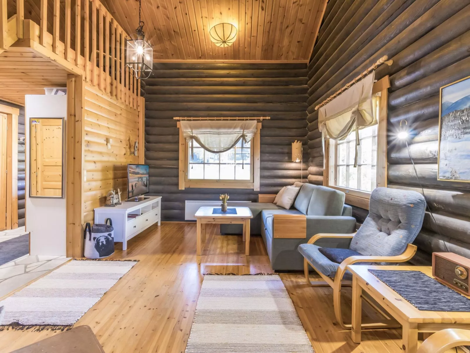 Mötönpesä 2-Drinnen