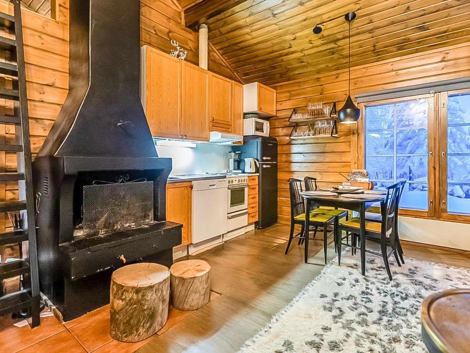 Lomaylläs b19 / palovaarankaarre 2 b-Dedans