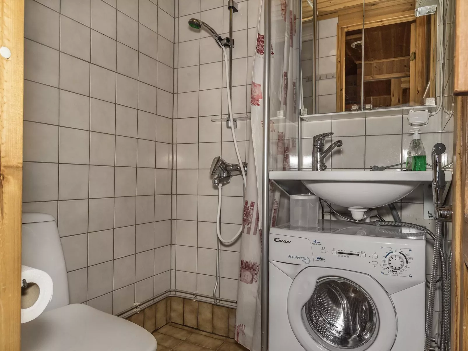 Ylläskarpalo 1 päätyhuoneisto-Drinnen