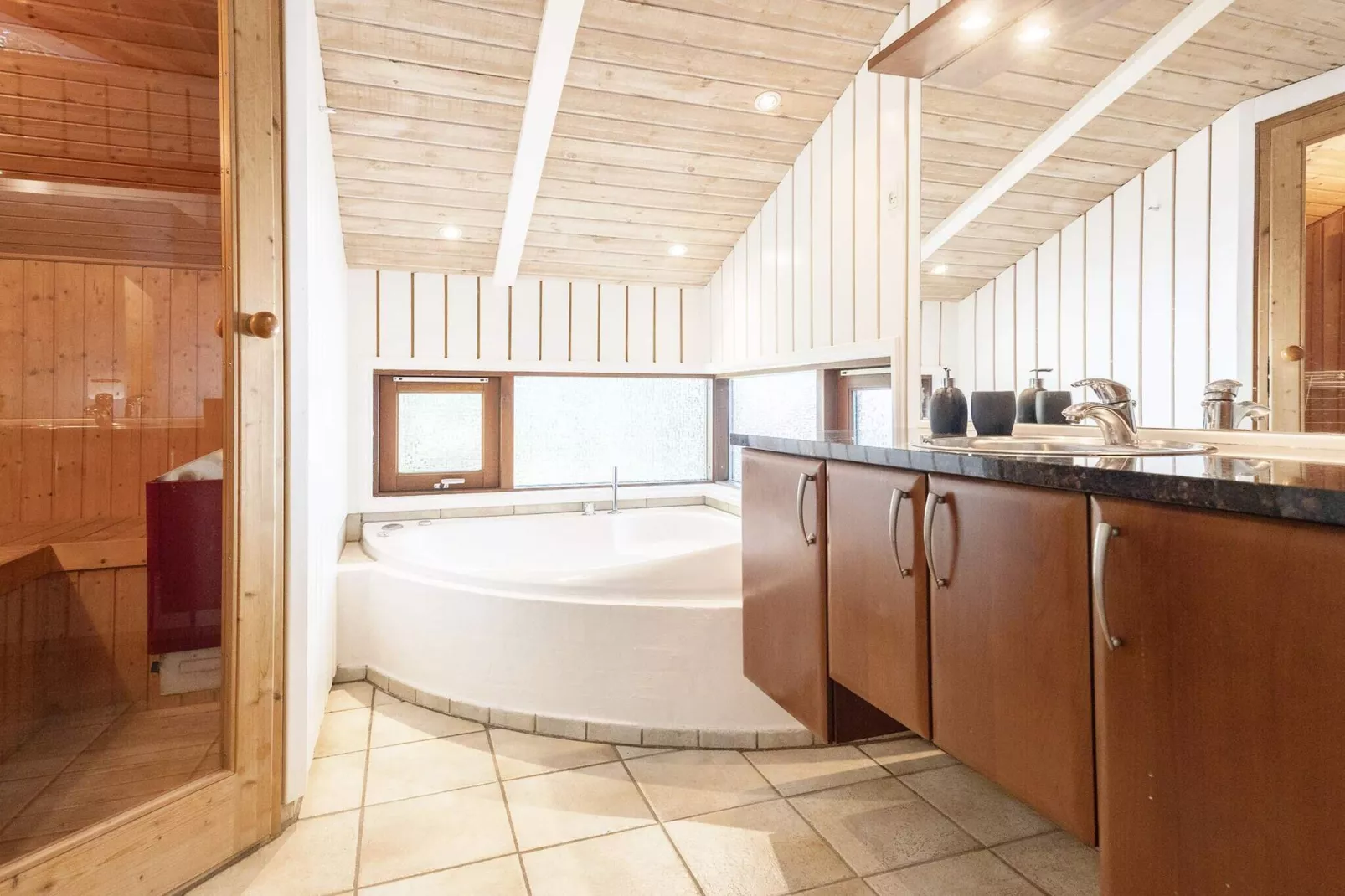 Luxury Retreat by Ho Bay - By Traum Ferienwohnungen-Indoor