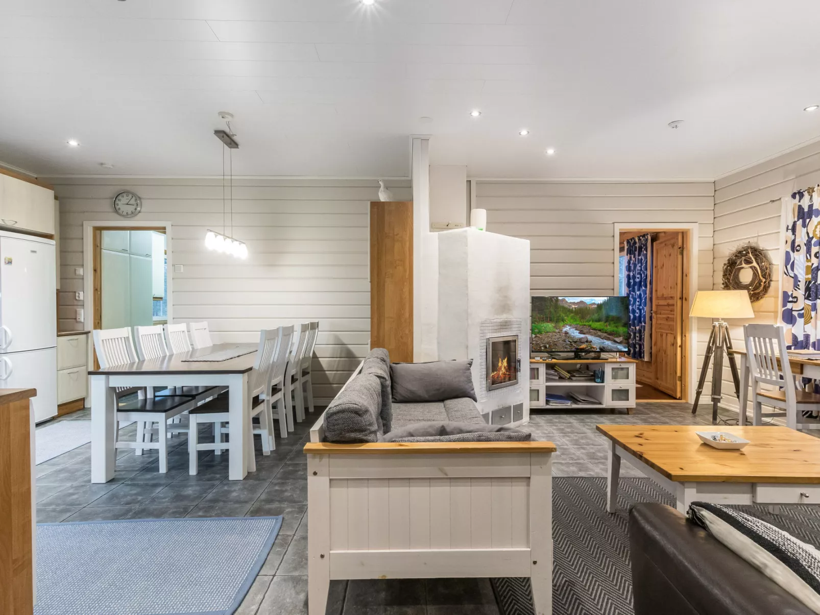 Tuulenpuuska-Drinnen