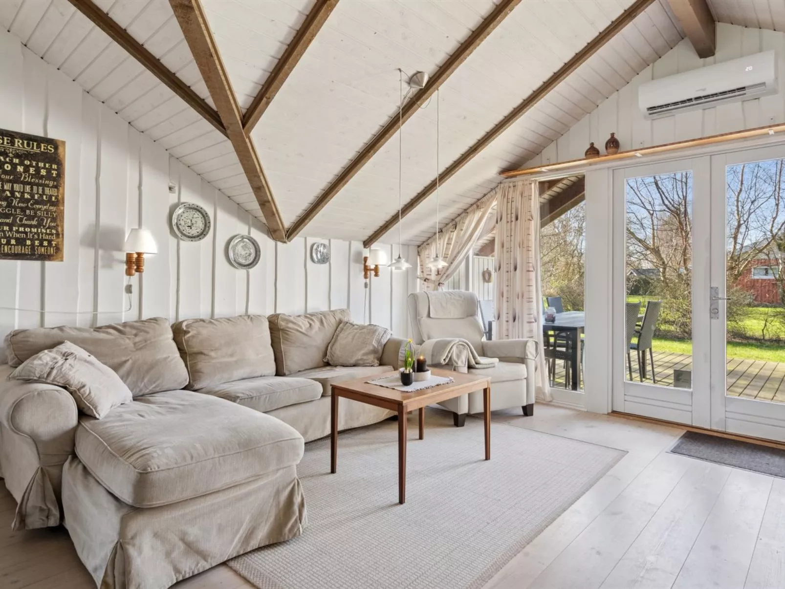 "Bernadine" - 400m from the sea-Inside