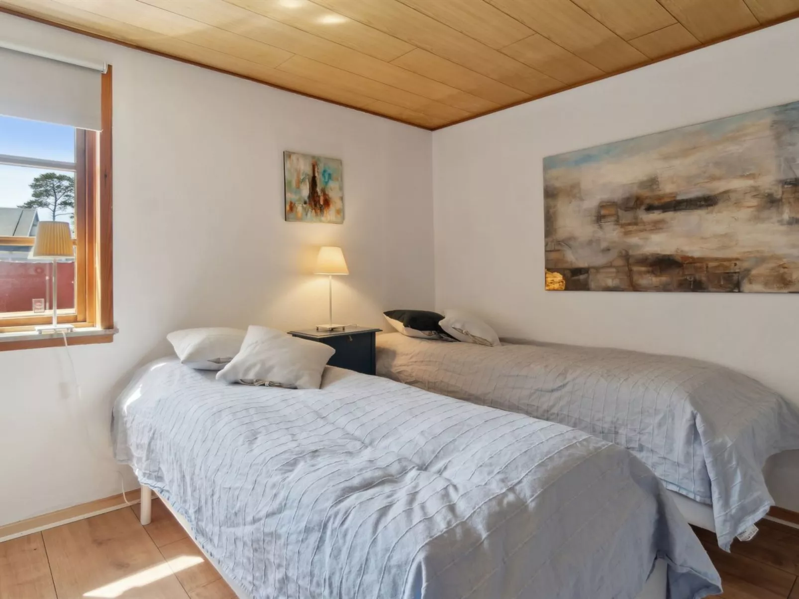 "Hakon" - 40m from the sea-Inside