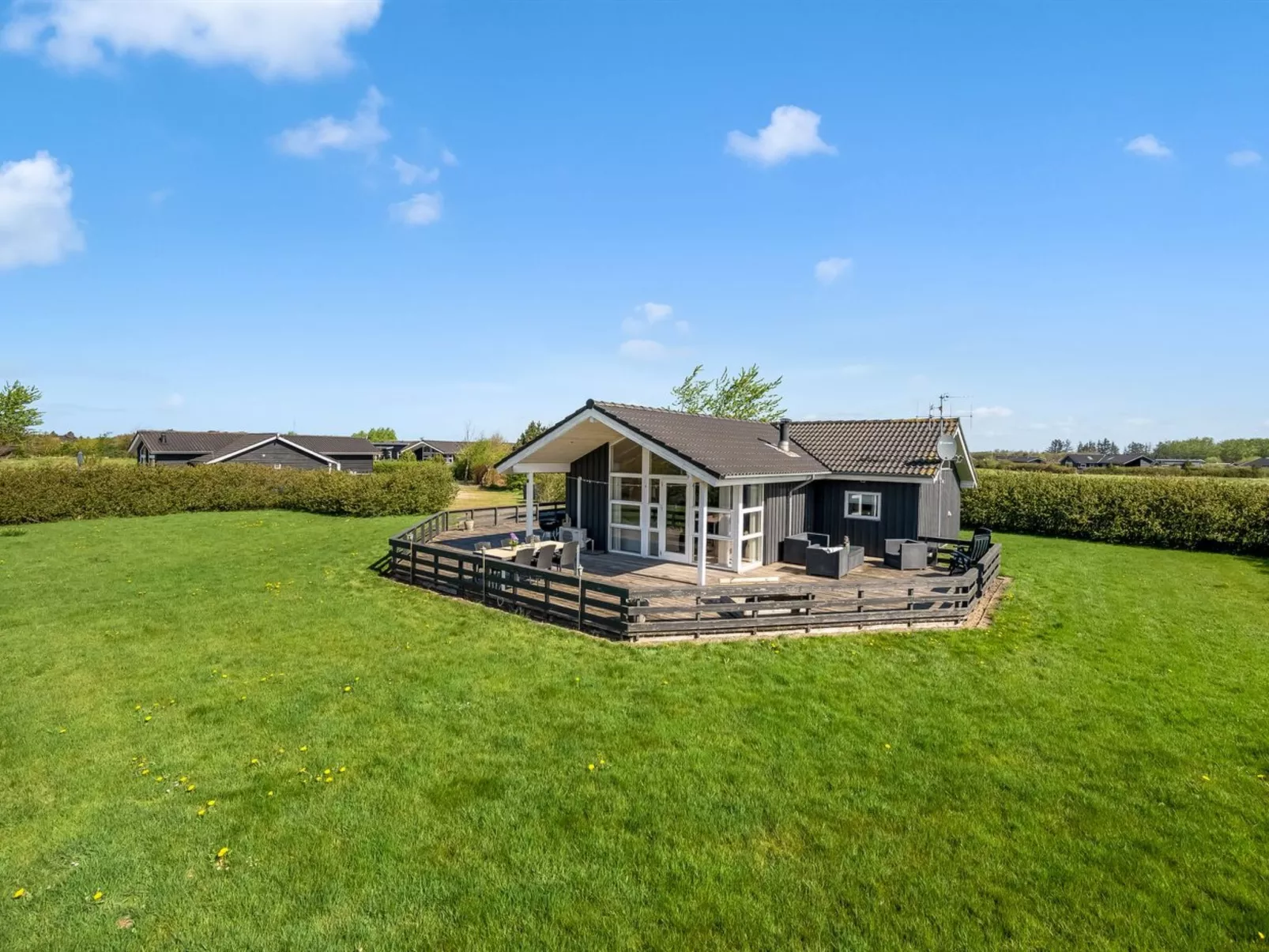 "Asgard" - 800m to the fjord-Outside