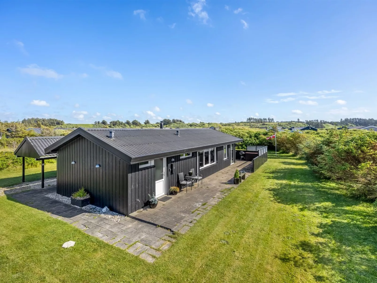 "Erblin" - 400m from the sea-Draußen