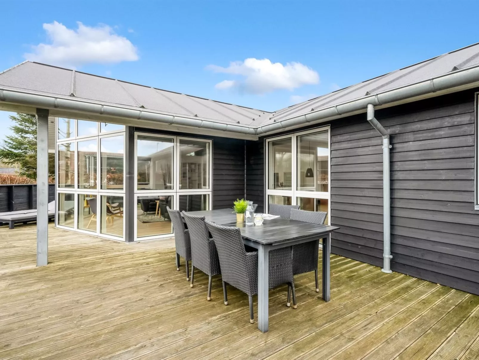 "Carlie" - 250m to the fjord-Outside