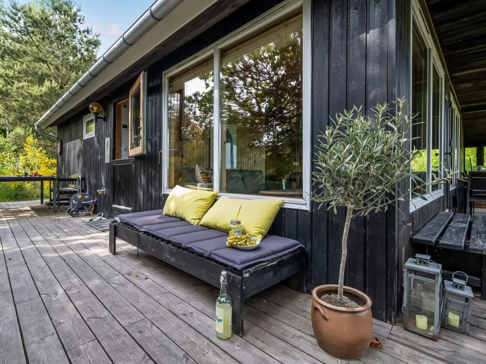 "Gunward" - 3km from the sea-Outside