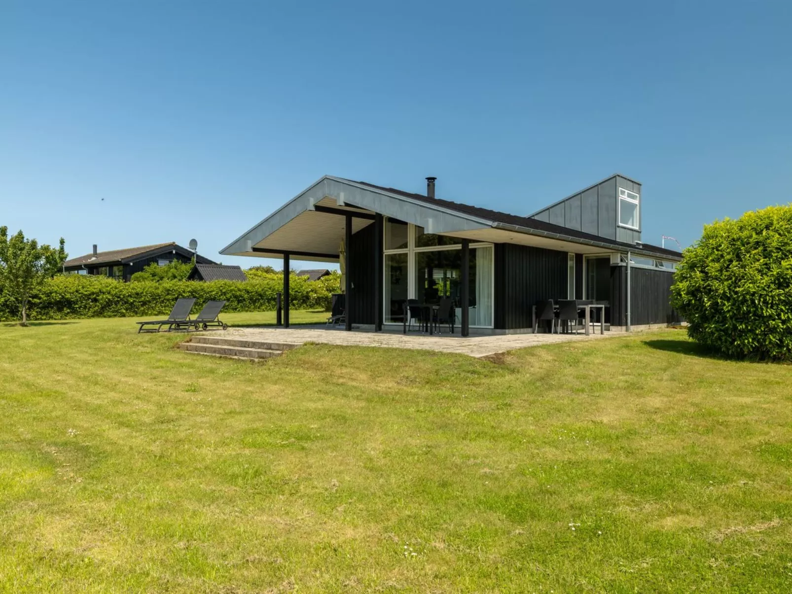 "Erlinda" - 600m from the sea-Outside