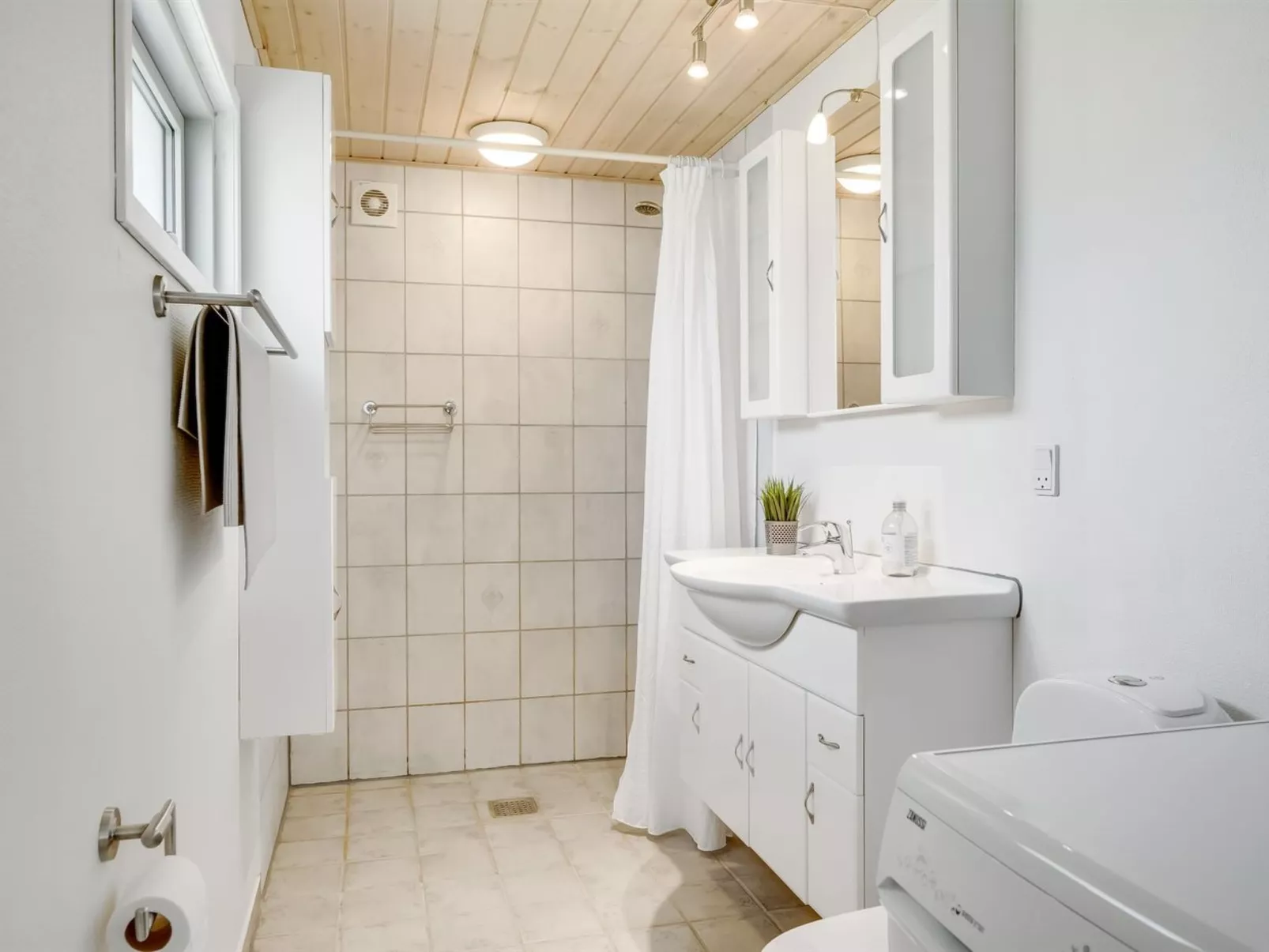 "Helma" - 500m to the fjord-Inside