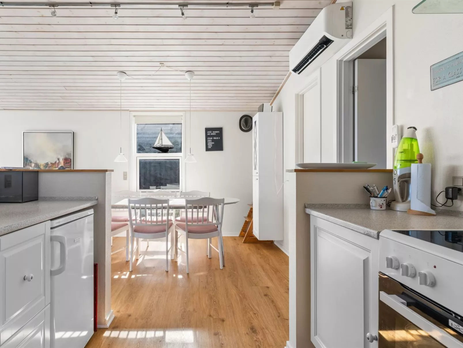 "Answald" - 10m from the sea-Inside