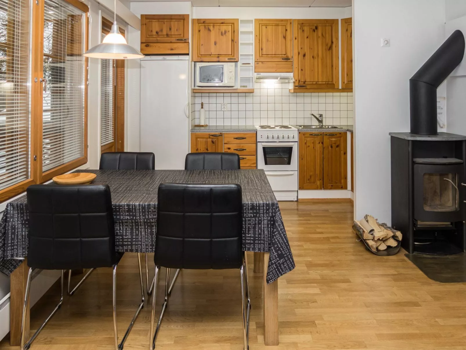 Karhunvartijan linna b11-Drinnen