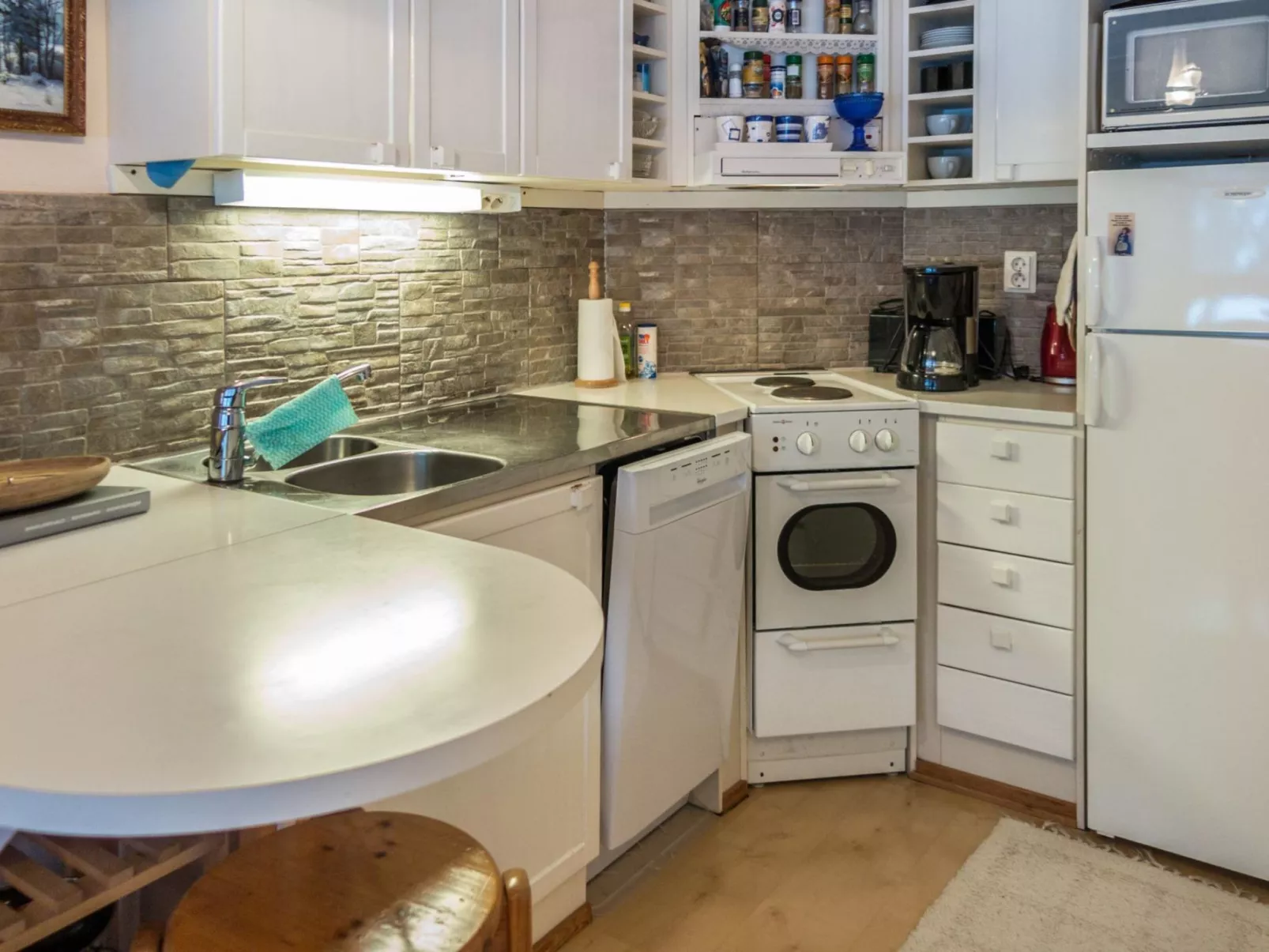 Tahkontilhi e 5-Drinnen