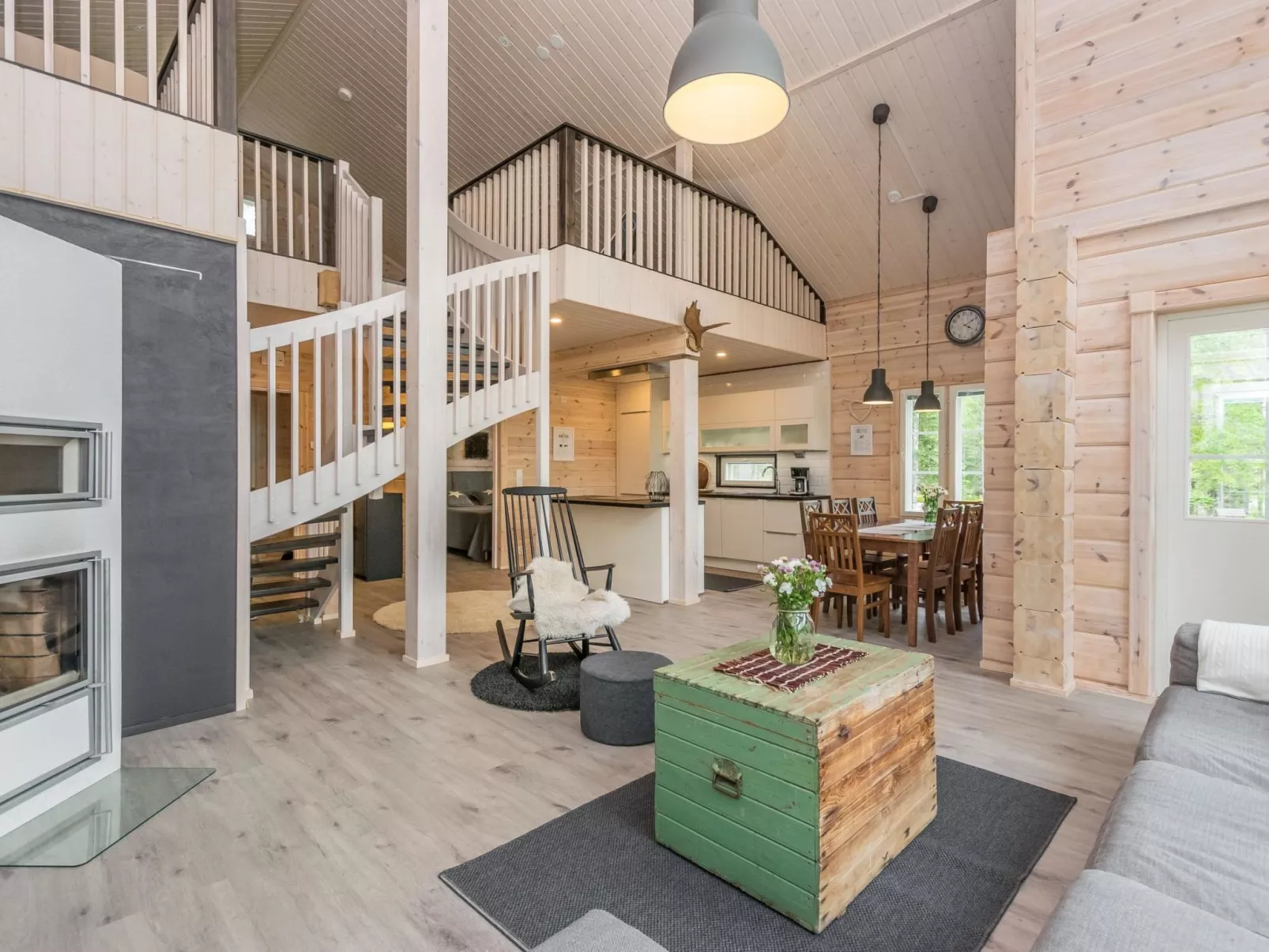 Apilan rauha-Drinnen