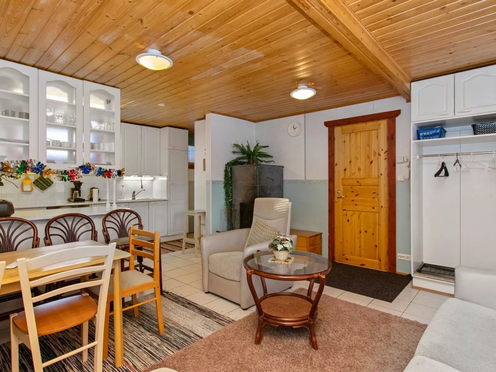 Kulma-alpit b paritalon alak-Dedans