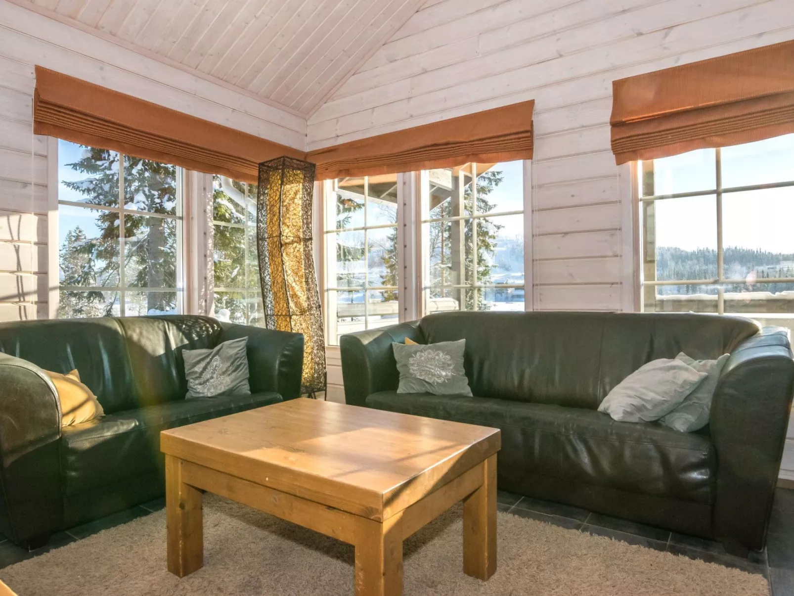 Aurinko-saaga 4 paritalo-Dedans