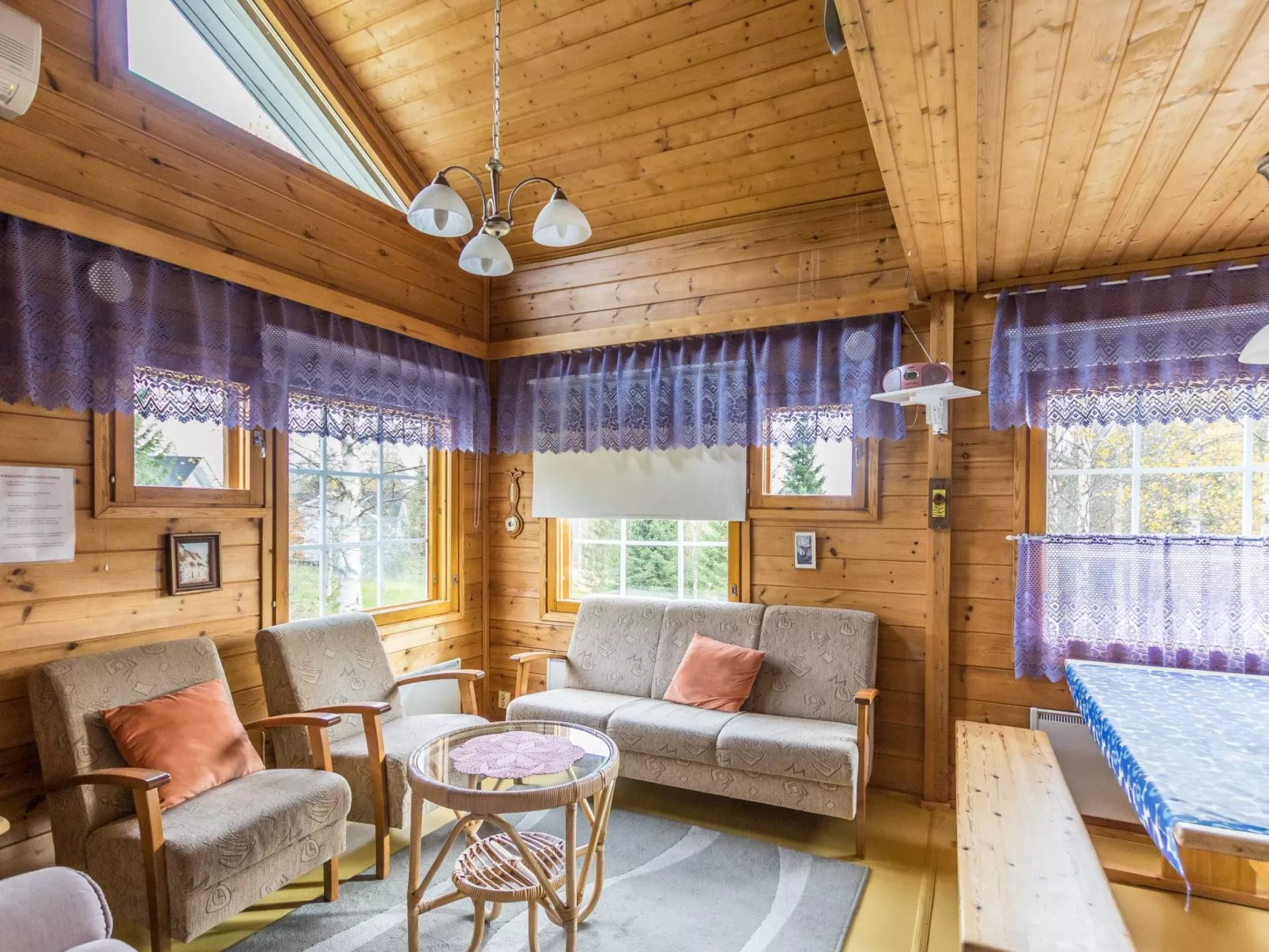 Lomaluola 5a paritalo-Dedans