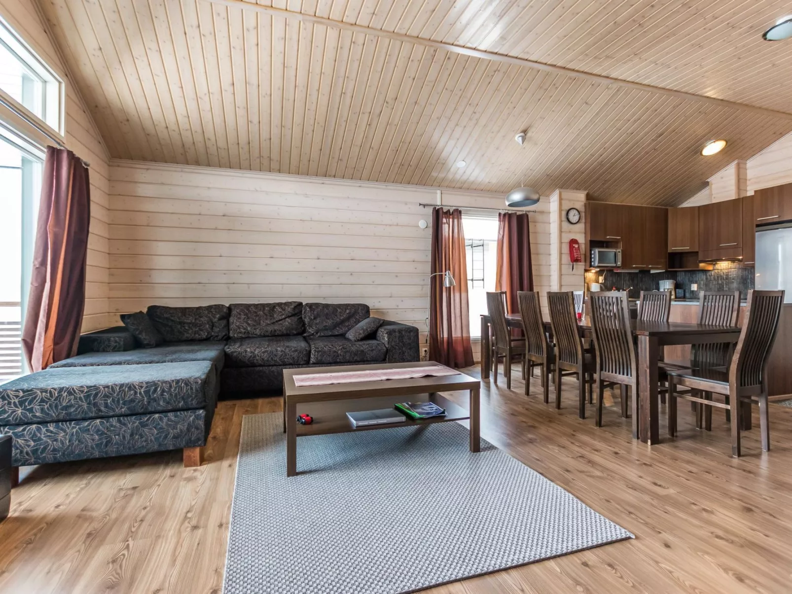 Hallan karhu c, paritalo-Dedans