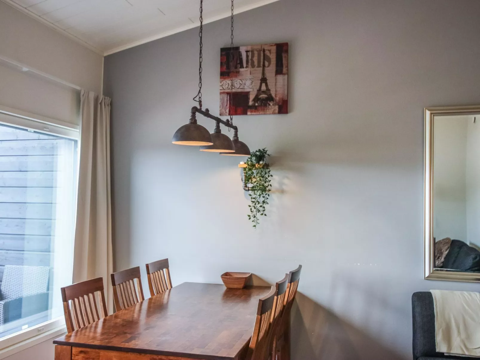 Skivillas 61 ukkohalla (b3)-Drinnen