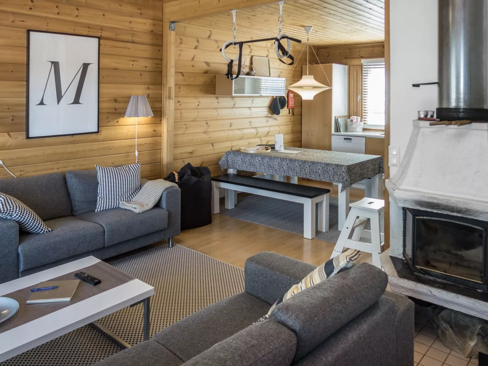 Rukan komia chalet-Drinnen