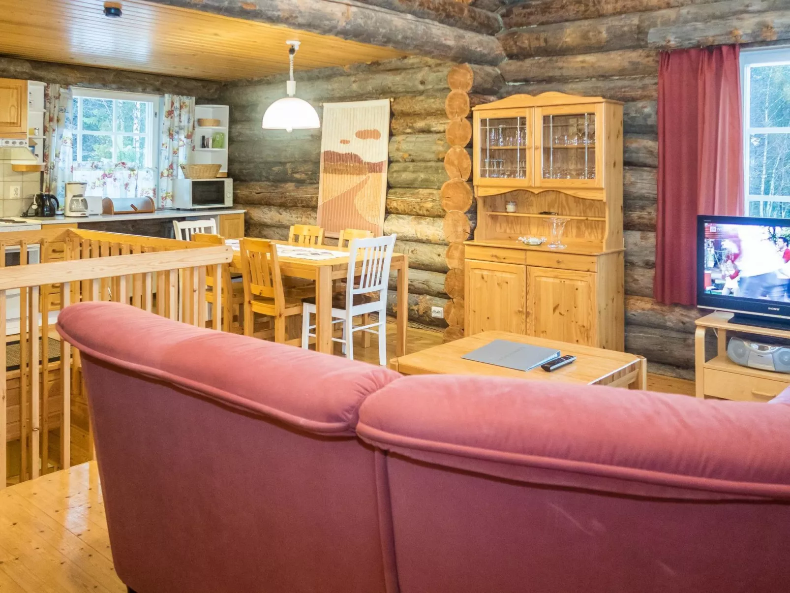 Rukanpesä 2a-Drinnen