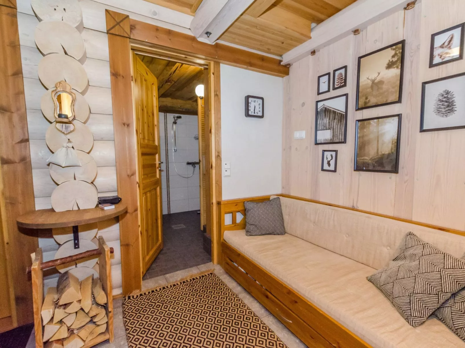 Pyöröpirtti-Inside