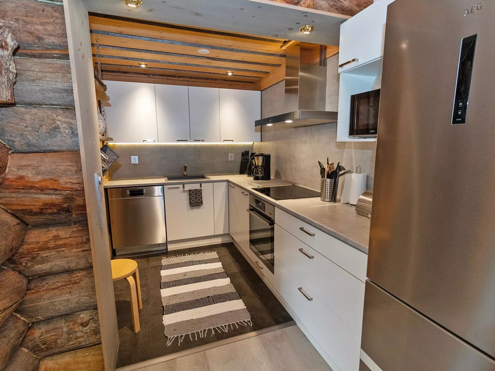 Agenttimajat 2-Dedans