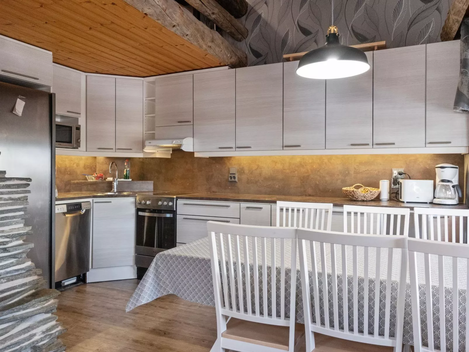 Sallanhelmi b1-Inside