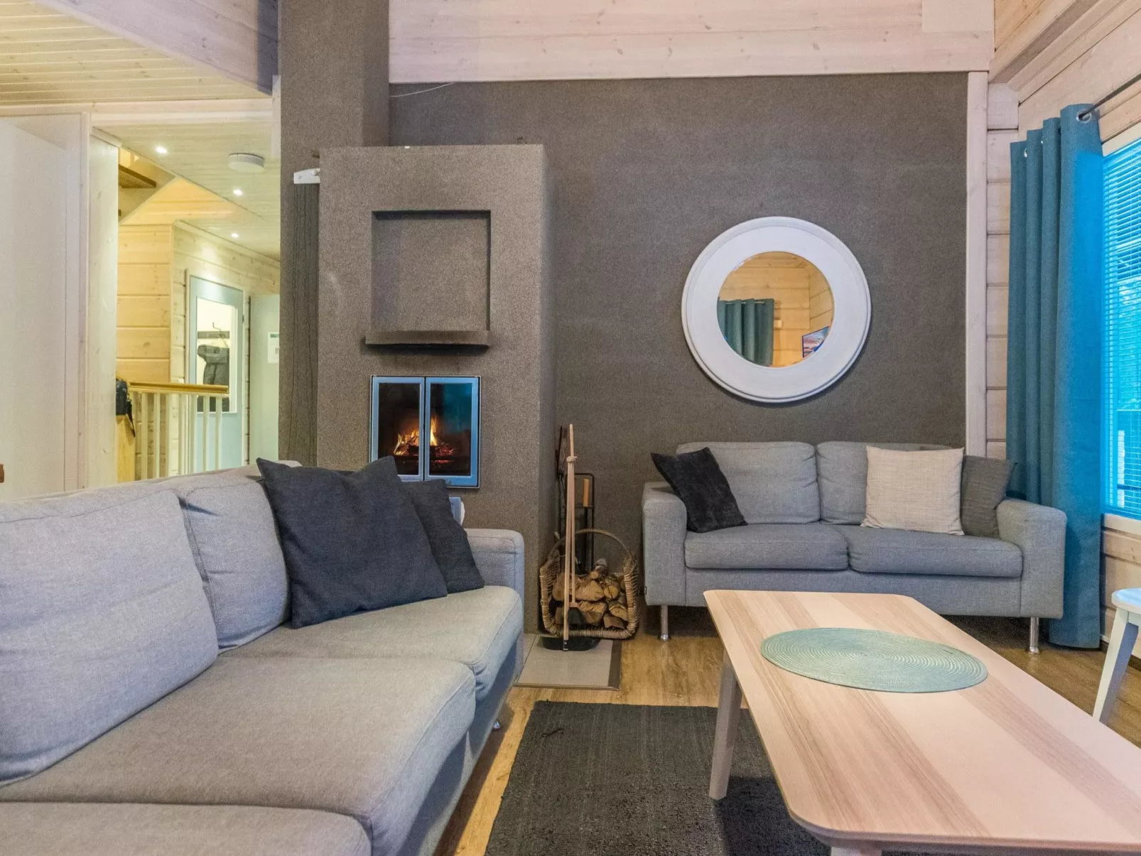 Sinisen tien helmi-Drinnen