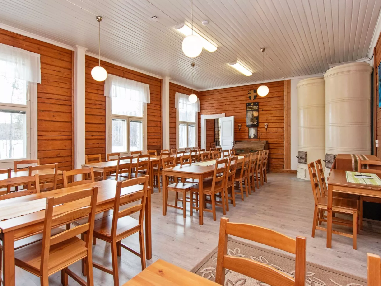 Kaislajärven huvila-Drinnen