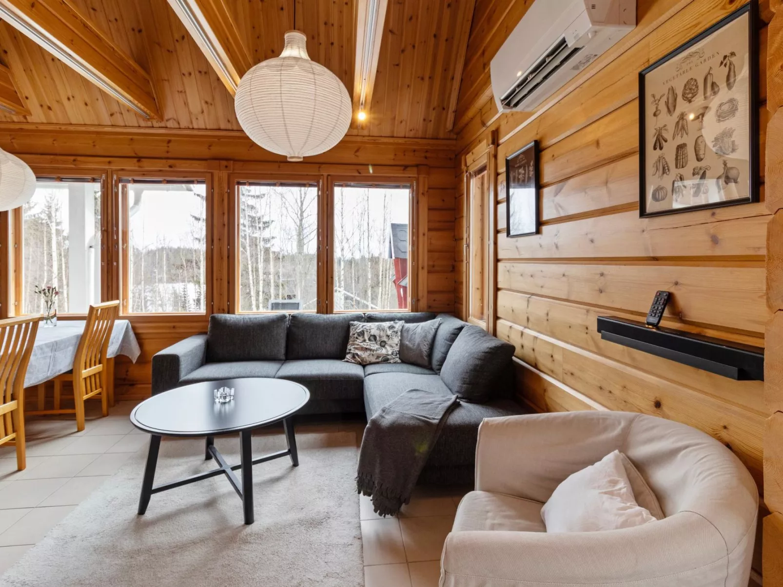 Tintin mökki-Inside