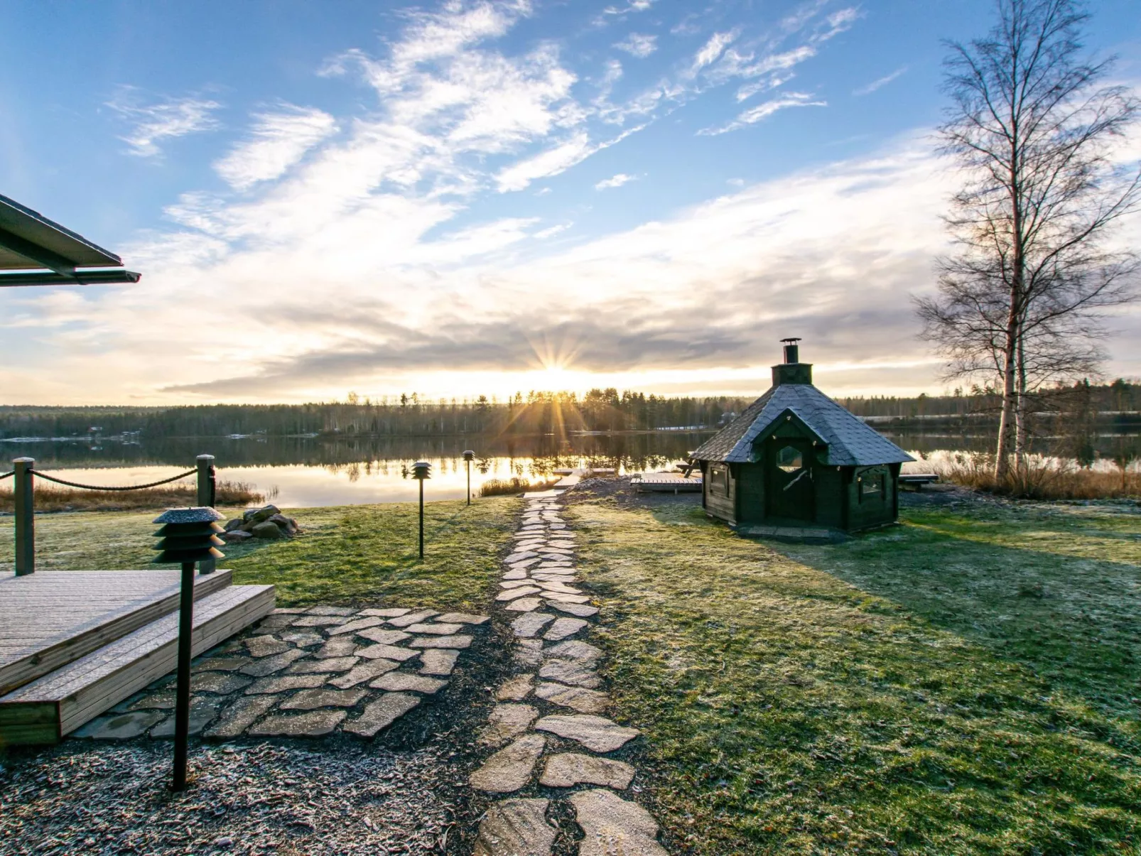 Aurinkopaikka-Dedans