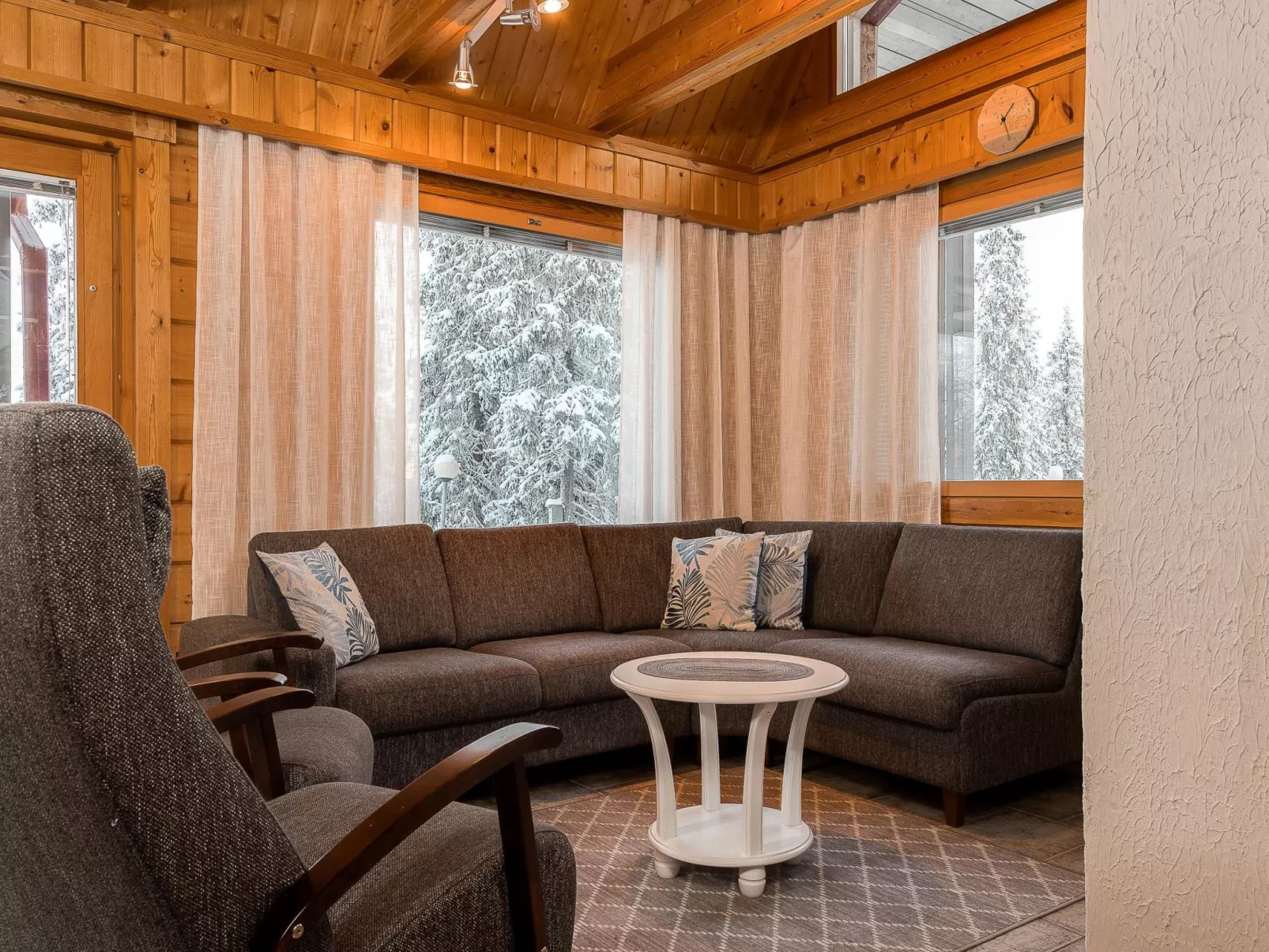 Kinostupa 2a (15-16)-Inside