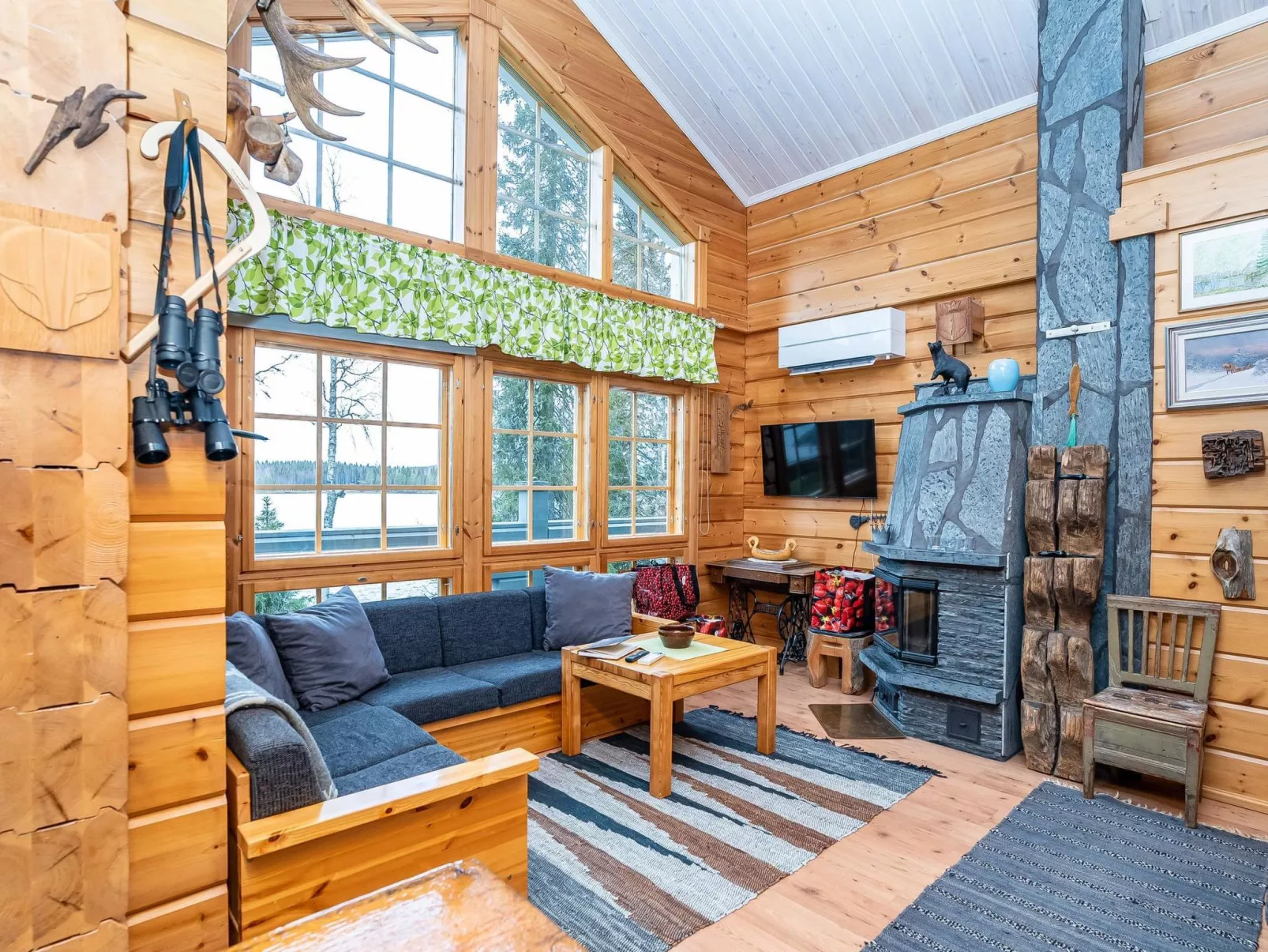 Rukaniemen kontio-Dedans