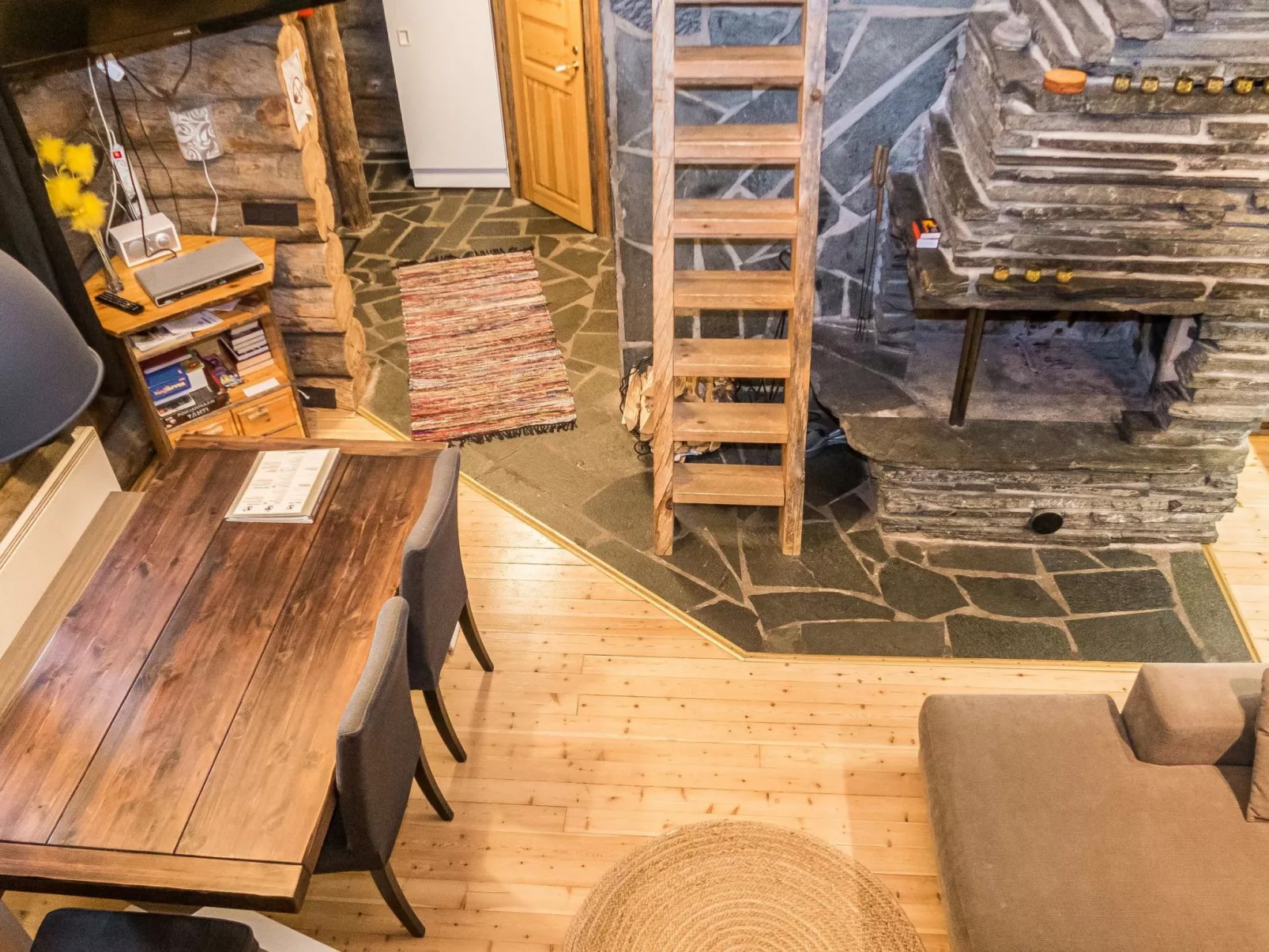 Seitsemän savua 6-Dedans