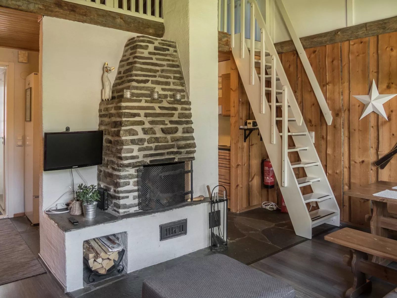 Vuokatinportti a4-Inside