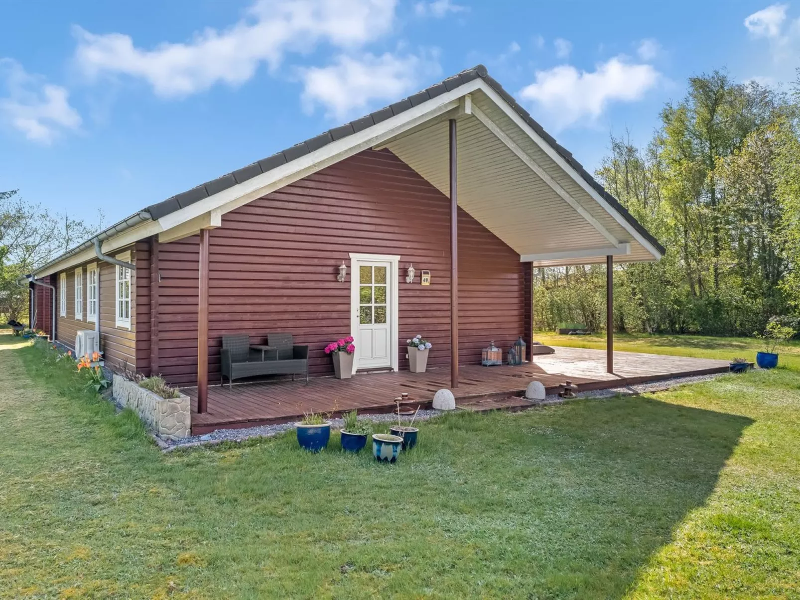 "Elsabet" - 600m to the fjord-Outside