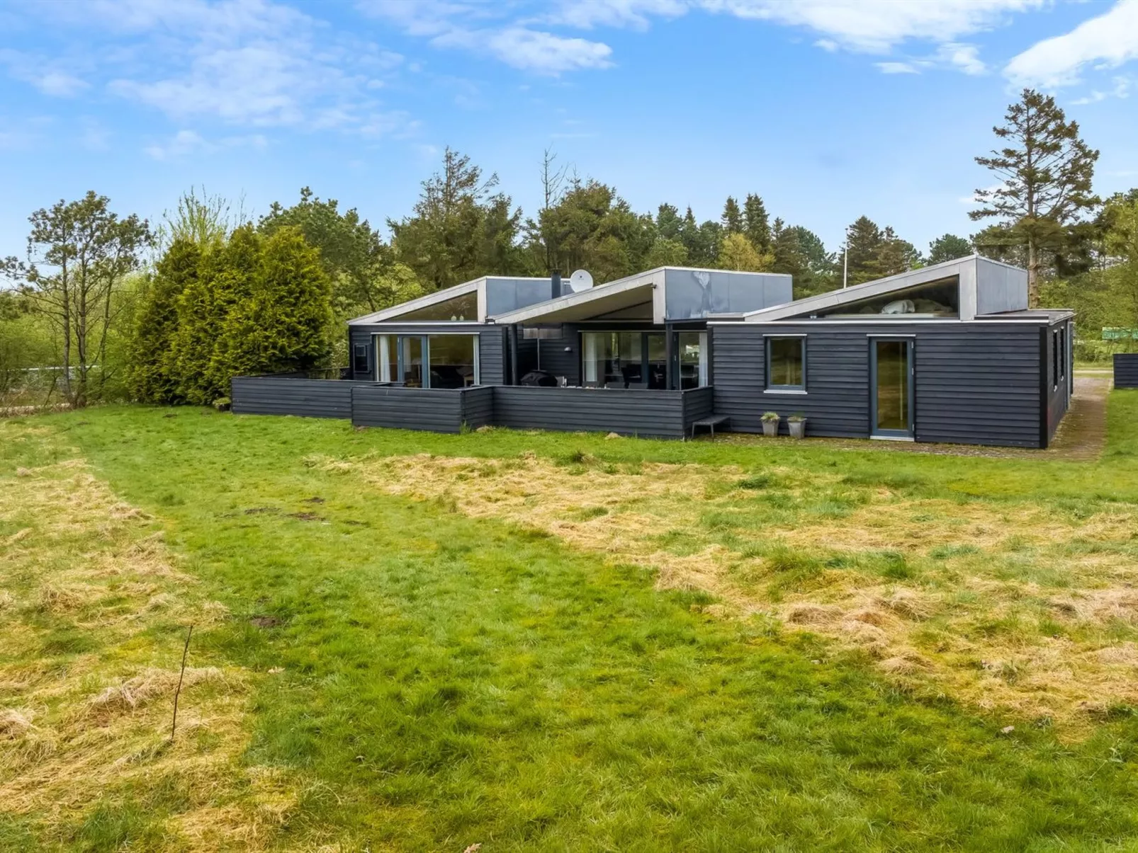 "Ginne" - 1km to the fjord-Outside