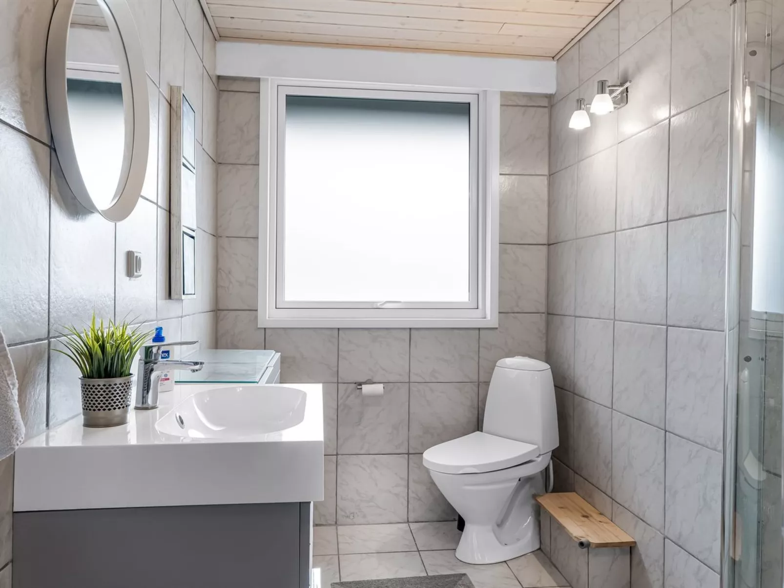 "Johan" -  from the sea-Drinnen