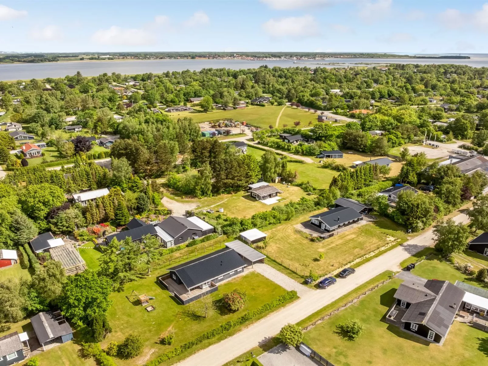 "Ebertine" - 740m to the fjord-Outside