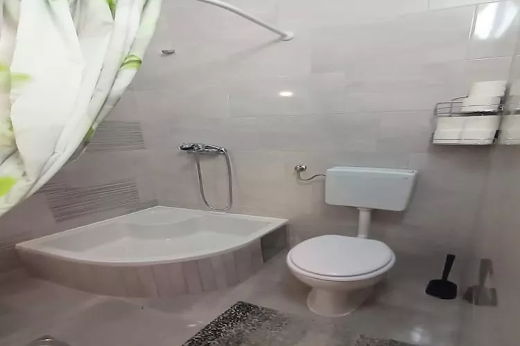 Apartments Jezerane - Studio Apartment-Badezimmer