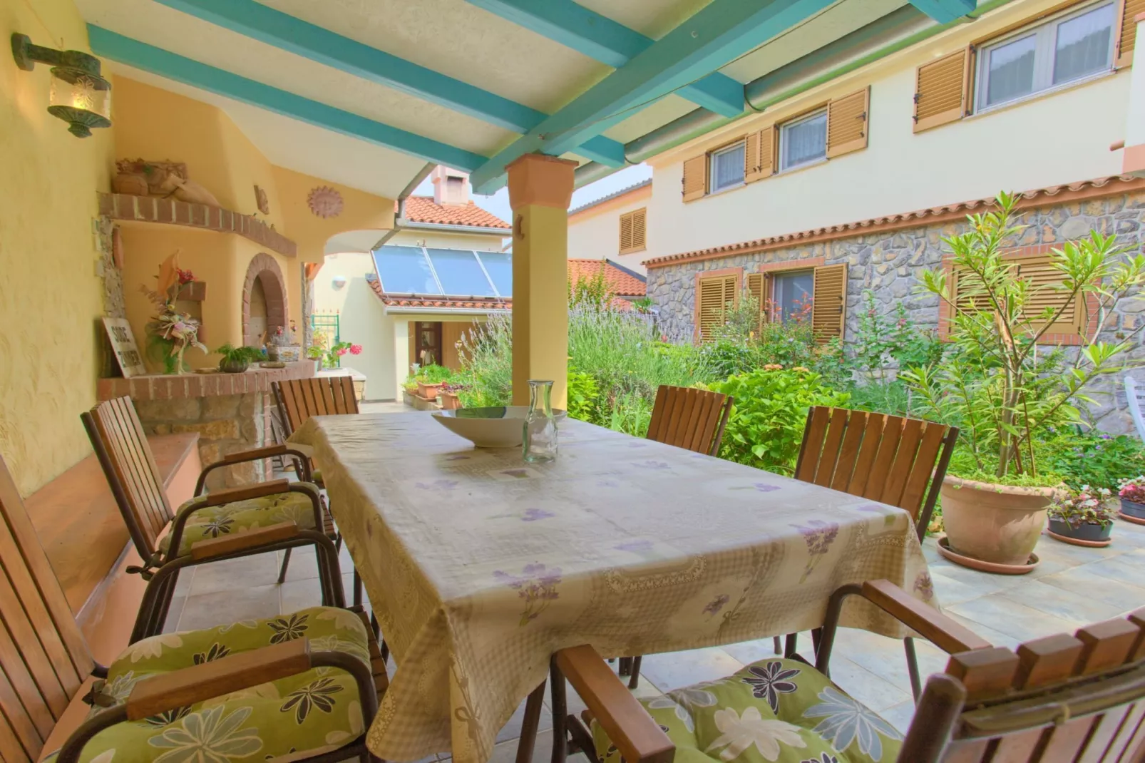 Superb Lovran Apartments with Sea Views - One Bedroom Apartment with Balcony-Esszimmer