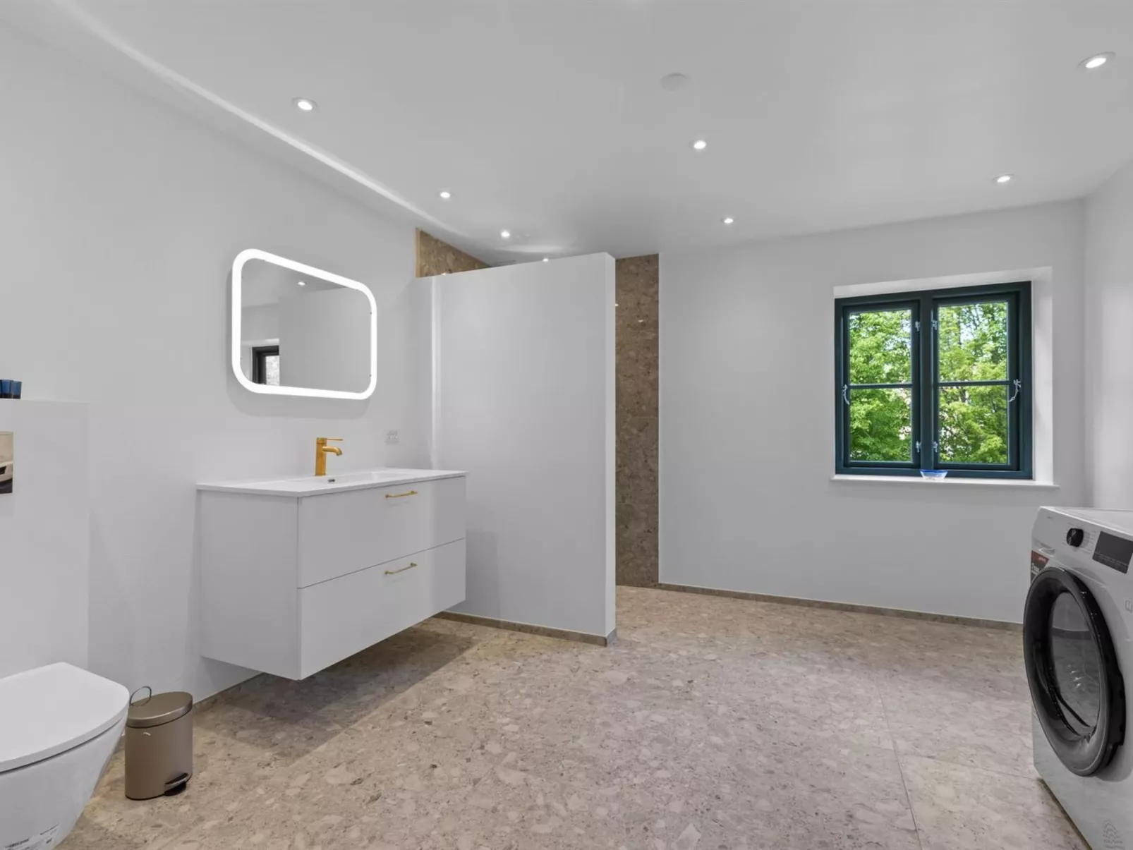 "Brun" - 1.5km from the sea-Inside