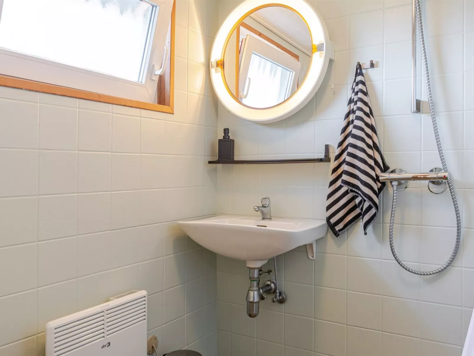 "Gyda" - 350m from the sea-Inside