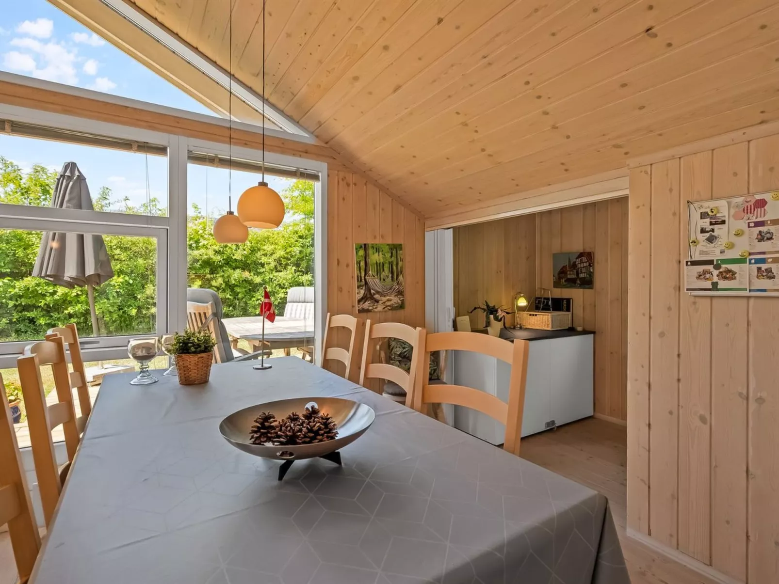 "Leeve" - 1.3km from the sea-Inside