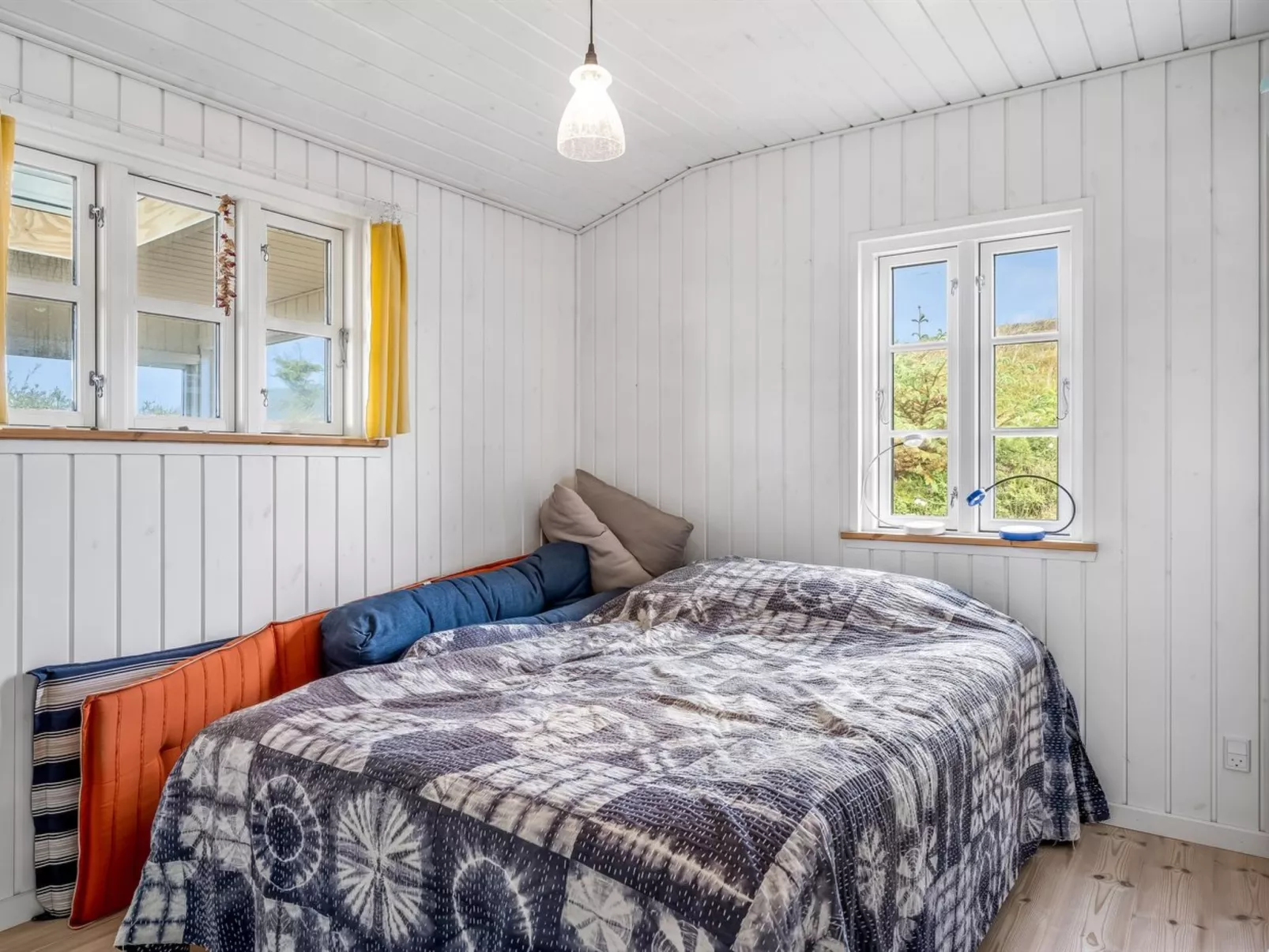 "Thine" - 250m from the sea-Dedans